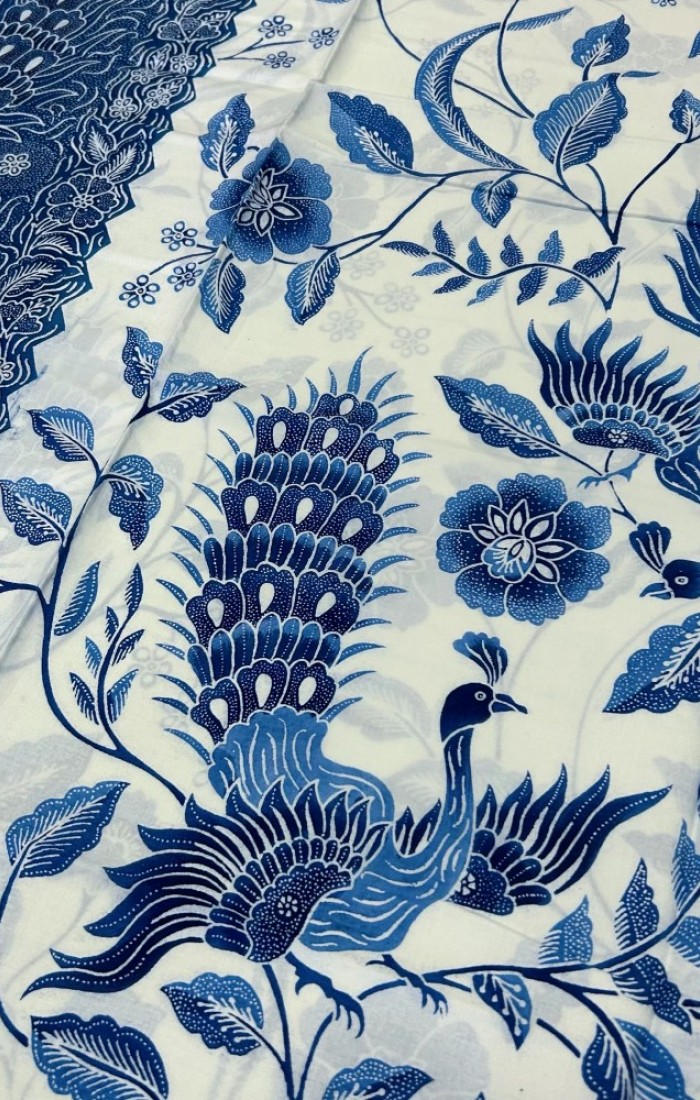 A Pair of Peacock on Vines Porcelain - Blue