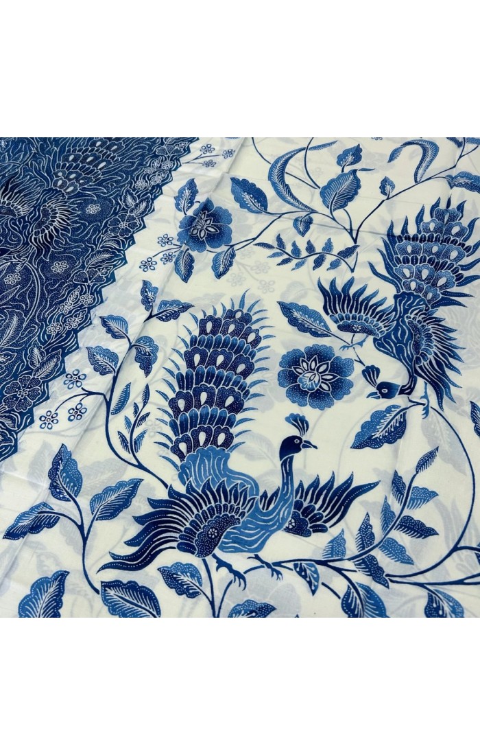 A Pair of Peacock on Vines Porcelain - Blue